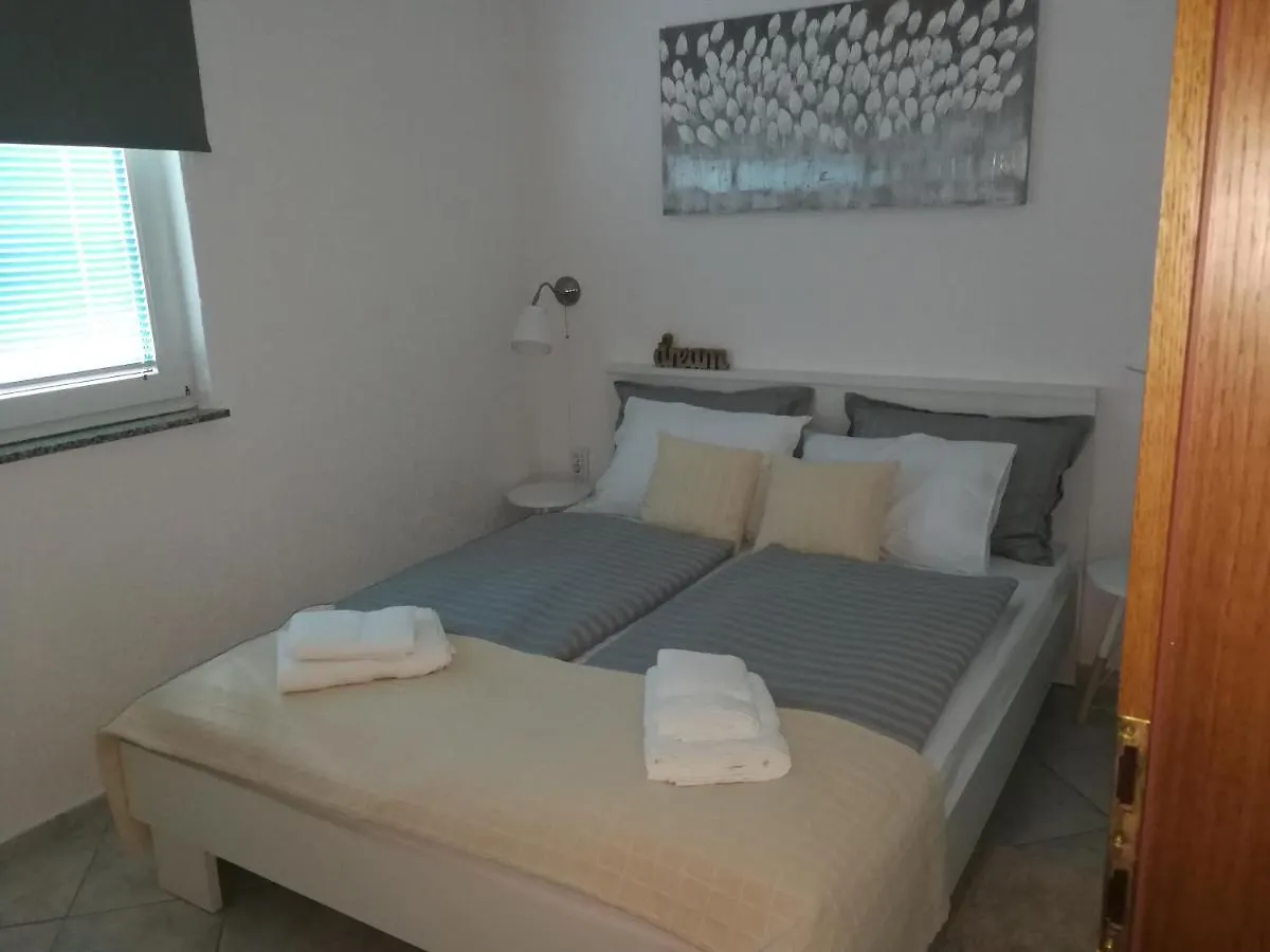 Apartment Viti With Garden And Barbecue فونتانا